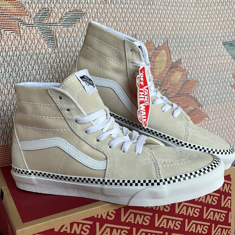 Vans Men’s Sk8-Hi Tapered
Checkerboard Foxing Turtl
VN0A4U16DJR
Men’s sneakers - Picture 8 of 16